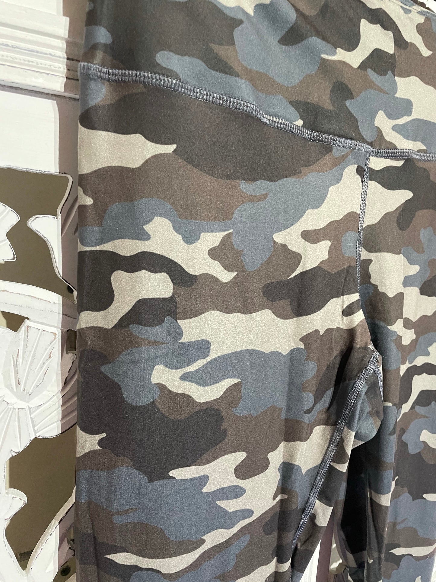 Plus Size Camouflage Grey and Blue Print Leggings