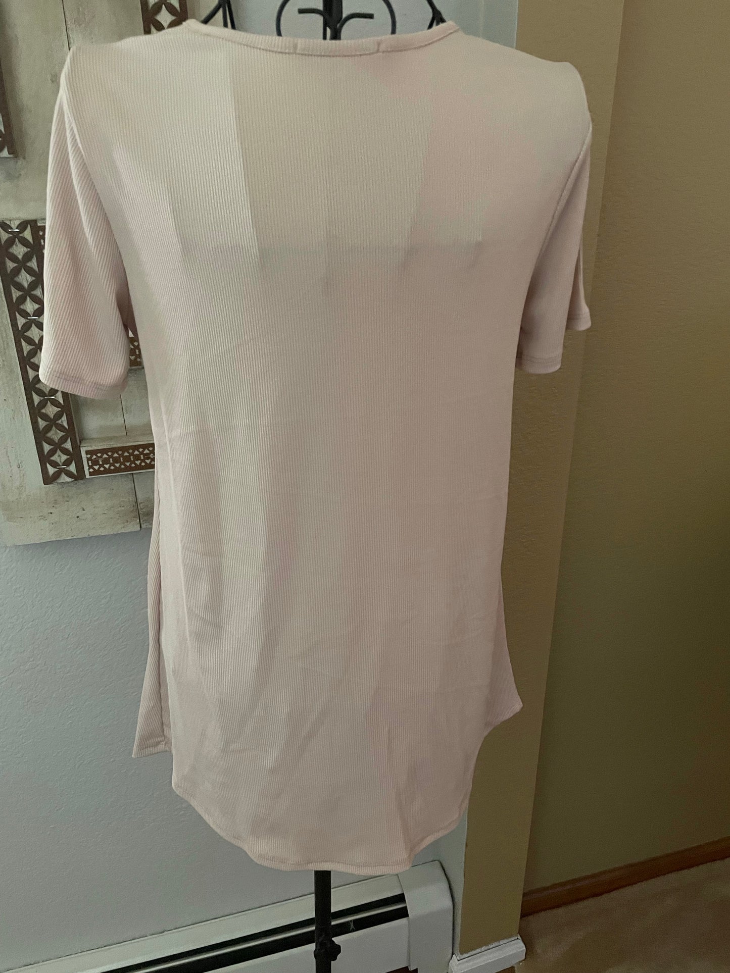 Ribbed Keyhole Top