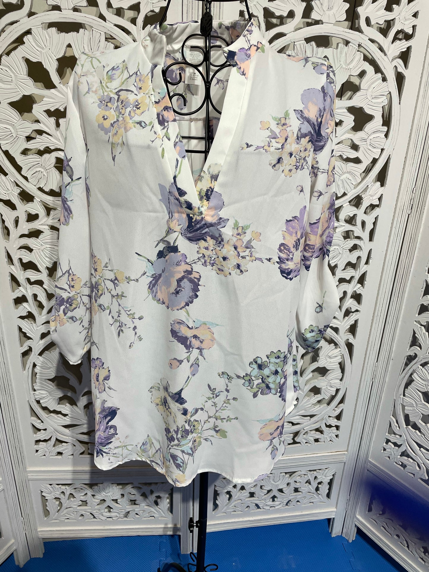 V Neck Floral Print Detail Top